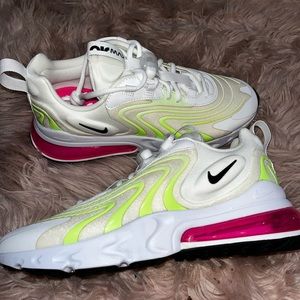 Nike woman’s Air Max 270 reacts, casual running shoe